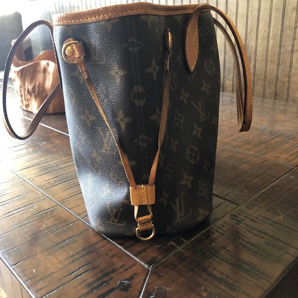 Authentic Louis Vuitton - Picture 2 of 8